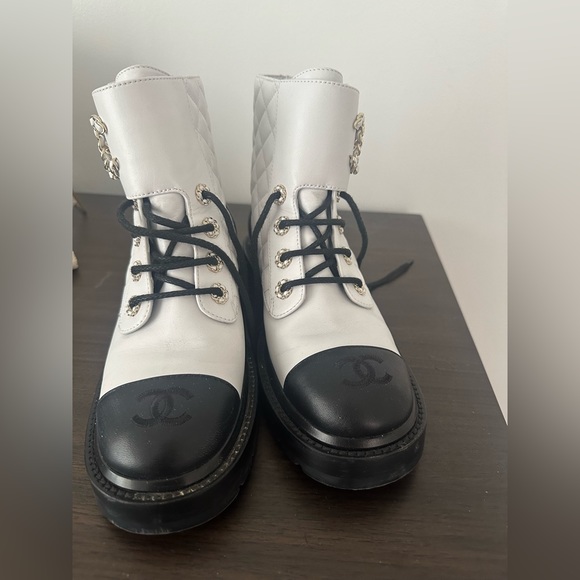 Chanel brave boot size 37.5 still in season! - Picture 3 of 5